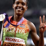 Quatre titres mondiaux sur 1500 m pour Faith Kipyegon KEYSTONE/EPA/FRANCK ROBICHON